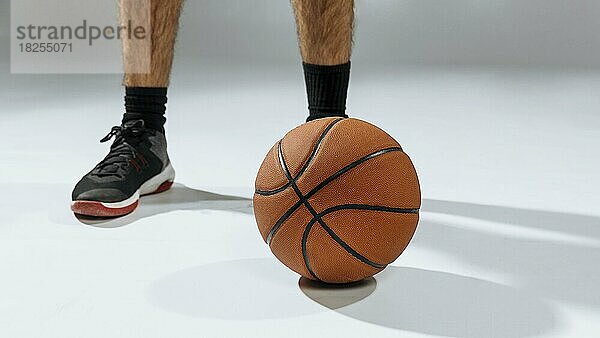 Junger Mann s Füße spielen Basketball. Auflösung und hohe Qualität schönes Foto