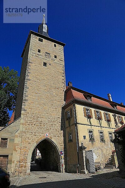 Historisches Gebäude und der Mittagsturm  Iphofen  Landkreis Kitzingen  Unterfranken  Bayern  Deutschland  Europa