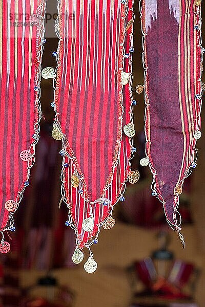 Türkischer traditioneller Frauenschal mit Stickerei