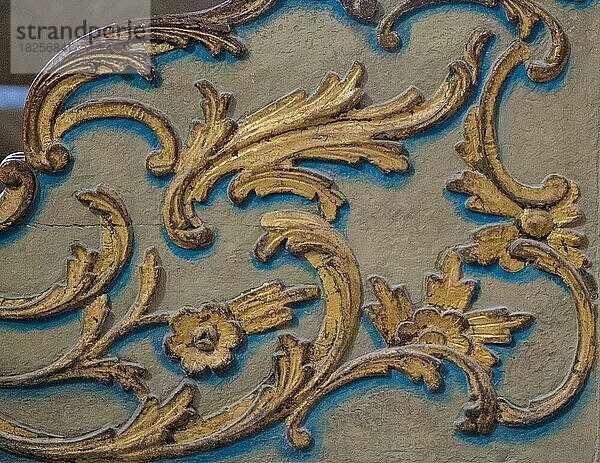 Beispiel für ein florales Kunstmuster auf Holz aus der osmanischen Zeit