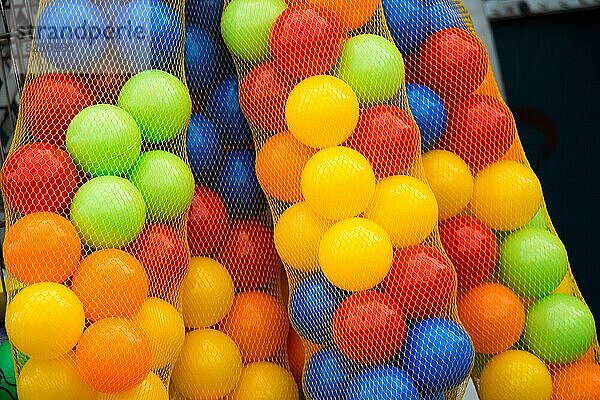 Gummiball in verschiedenen Farben als Hintergrund