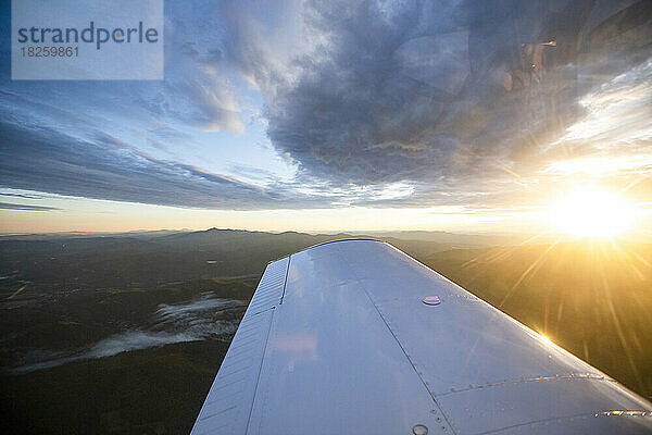 Sonnenaufgangsflug über Vermont  gesehen mit einem kleinen Flugzeug