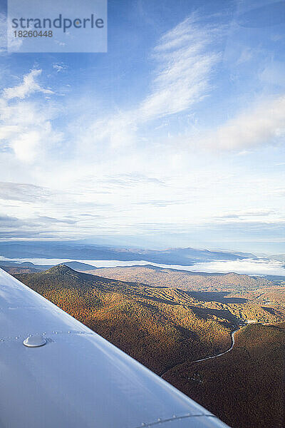 Sonnenaufgangsflug über Vermont  gesehen mit einem kleinen Flugzeug