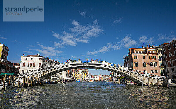 Fußgängerbrücke über den Canal Grande in Venedig