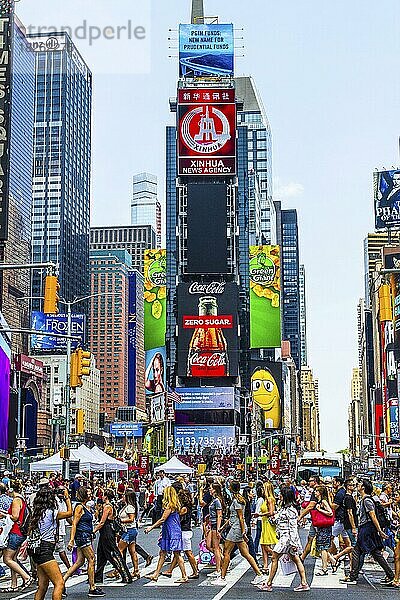 Pulsierender Times Square  New York  USA  Nordamerika