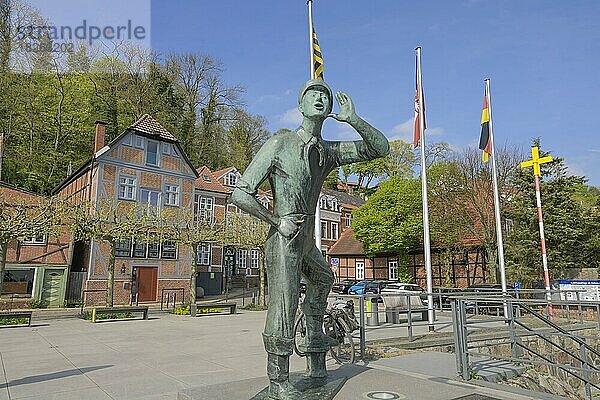 Bronzefigur Lauenburger Rufer  Ruferplatz  Lauenburg  Schleswig-Holstein  Deutschland  Europa