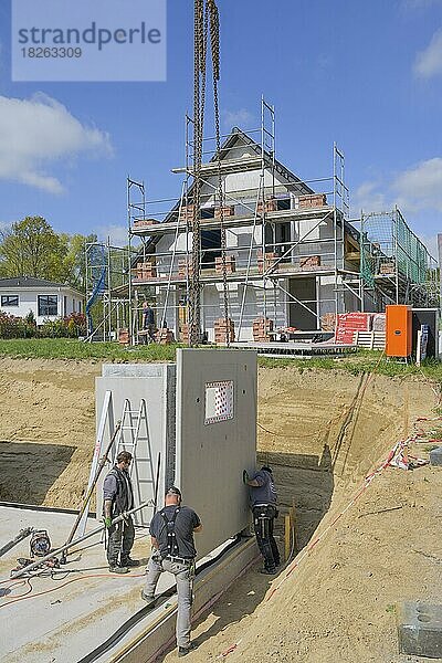 Hausbau  Neubaugebiet zwischen Lüneburg und Ratzeburg  Schleswig-Holstein  Deutschland  Europa