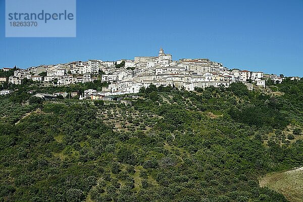 Blick auf Oppido Lucano  Provinz Potenza  Region Basilikata  Italien  Basilikata  Italien  Europa