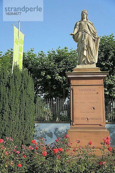 Germania Figur in Eltville am Platz von Montrichard  im Rheingau  Hessen  Deutschland  Europa