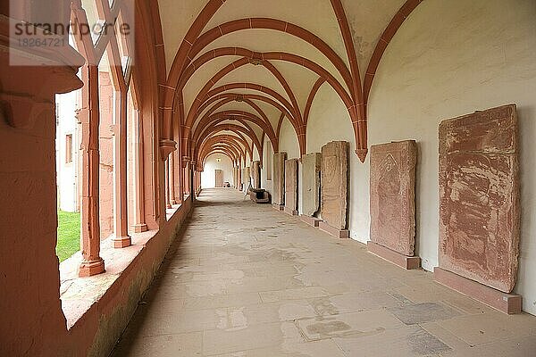 Kreuzgang im Kloster Eberbach  Rheingau  Hessen  Deutschland  Europa