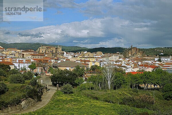 Blick auf Stadtbild von Plasencia  Extremadura  Spanien  Europa