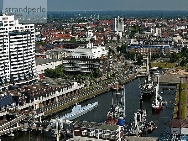 Blick vom Atlantic Hotel auf das Schiffahrtsmuseum und Columbus Center  Bremerhaven  Deutschland  Europa