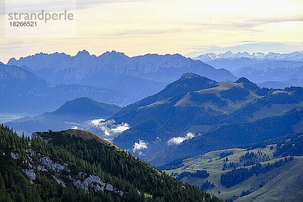 Ausblick vom Wendelstein  Oberbayern  Bayern  Deutschland  Europa