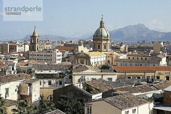 Altstadt von Palermo  Blick über die Dächer  den Palazzo Marchesi und die Chiesa del Gesù in Casa Professa  Palermo  Sizilien  Italien  Europa