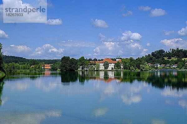 Kloster Seeon  Klostersee  Seeon-Seebruck  Chiemgau  Oberbayern  Bayern  Deutschland  Europa