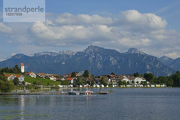 Ortsansicht mit Hopfensee  Hopfen am See  Allgäuer Alpen  Allgäu  Bayern  Deutschland  Europa