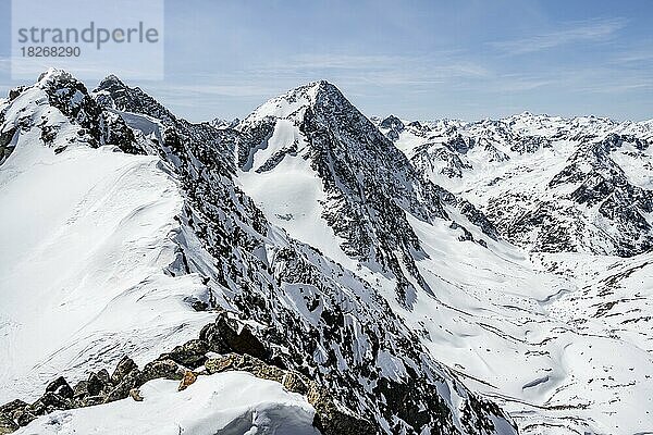 Berge im Winter  Stubaier Alpen  Tirol  Österreich  Europa