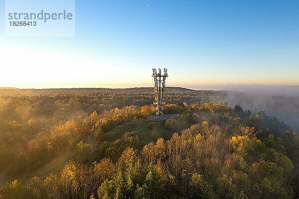 Schönbuchturm im Nebel zum Sonnenaufgang  Herrenberg  Deutschland  Europa