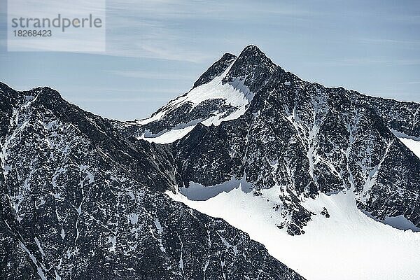 Berge im Winter  Stubaier Alpen  Tirol  Österreich  Europa