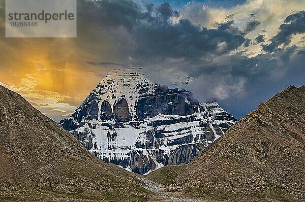 Der Berg Kailash entlang der Kailash Kora  Westtibet