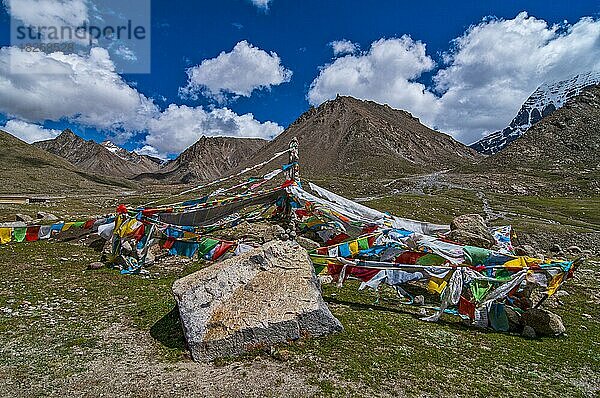 Gebetsfahnen entlang der Kailash Kora  Westtibet