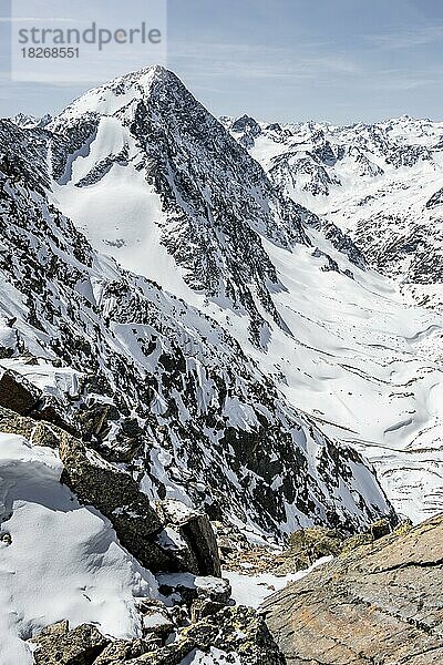 Berge im Winter  Stubaier Alpen  Tirol  Österreich  Europa