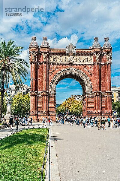 Arco de Triunfo de Barcelona und Promenade Passeig de Lluis Companys  Barcelona  Katalonien  Spanien  Europa