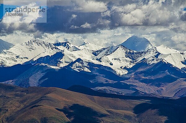 Großartige Aussicht auf den Mount Everest und das Himalaya-Gebirge  Tibet