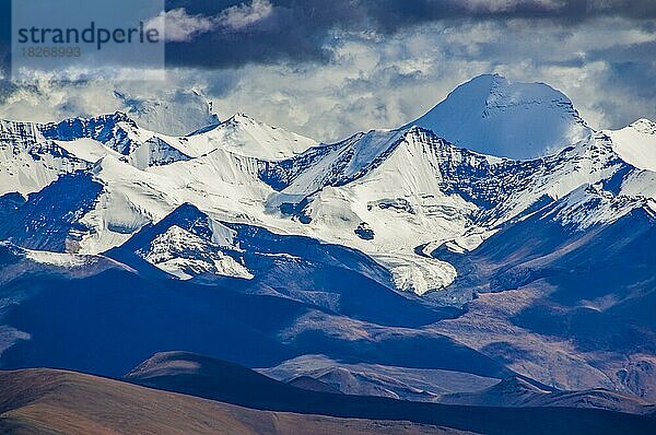Großartige Aussicht auf den Mount Everest und das Himalaya-Gebirge  Tibet