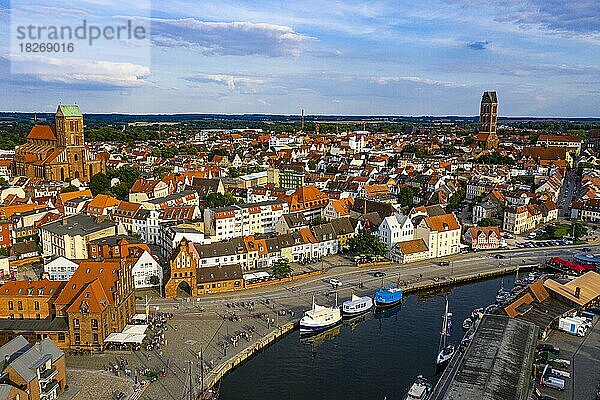 Luftaufnahme der Unesco-Welterbestätte Hansestadt Wismar  Deutschland  Europa