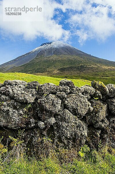 Ponta do Pico höchster Berg von Portugal  Insel Pico  Azoren  Portugal  Europa