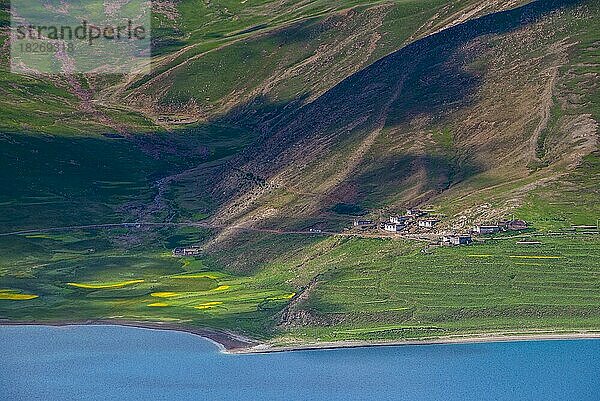 Der Yamdrok-See entlang der Freundschaftsstraße  Tibet