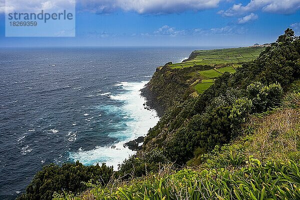 Küstenlinie der Insel Terceira  Azoren  Portugal  Europa