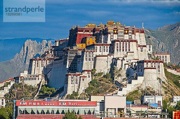 Der Potala in Lhasa  Unesco-Weltkulturerbe  Lhasa  Tibet