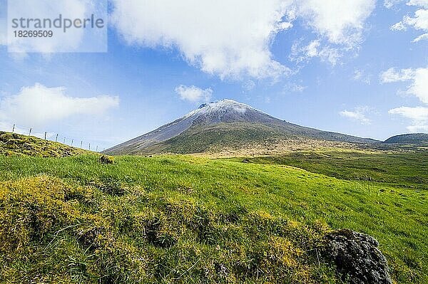 Ponta do Pico höchster Berg von Portugal  Insel Pico  Azoren  Portugal  Europa