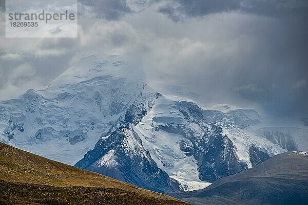 Der Berg Shishapangma  einziger Berg mit mehr als 8000 m  entlang der südlichen Route nach Westtibet