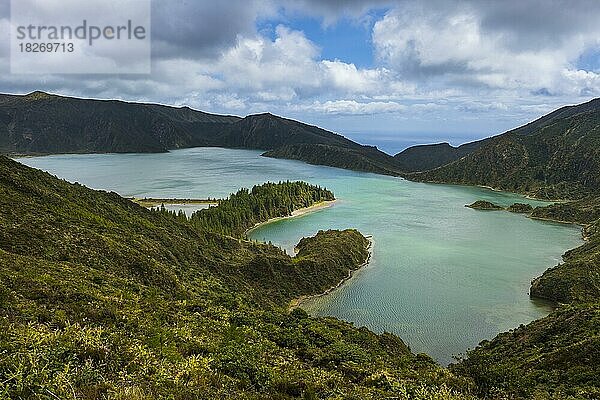 Kratersee Lagoa de Fogo  Insel Sao Miguel  Azoren  Portugal  Europa