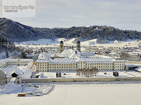 Benediktinerabtei  Kloster  Wallfahrtsort  Einsiedeln  Kanton Schwyz  Schweiz  Europa