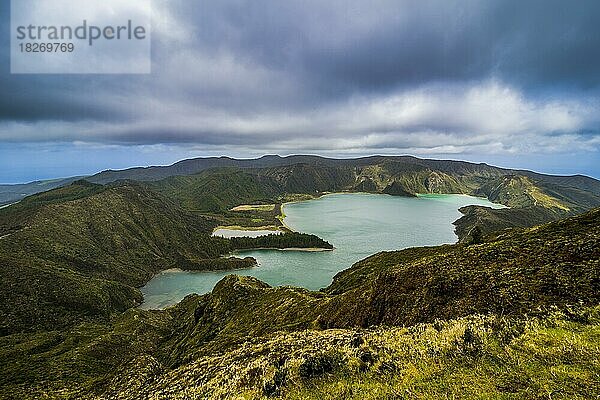 Kratersee Lagoa de Fogo  Insel Sao Miguel  Azoren  Portugal  Europa