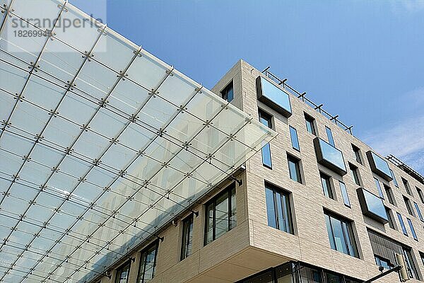 Glasdach  das die Gebäude des großen Einkaufszentrums Q6 Q7 in der Mannheimer Innenstadt verbindet  Mannheim  Deutschland  Europa