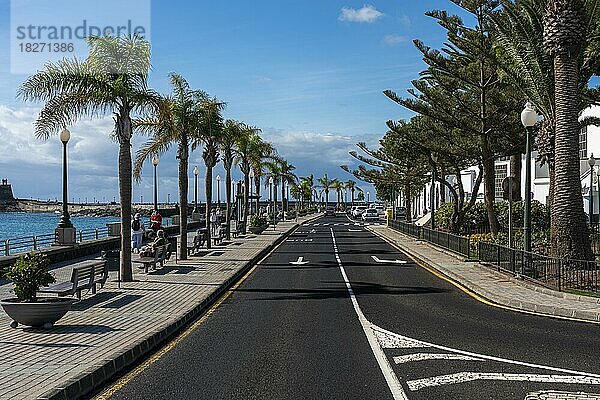 Küstenstraße in Arrecife  Lanzarote  Kanaren  Spanien  Europa