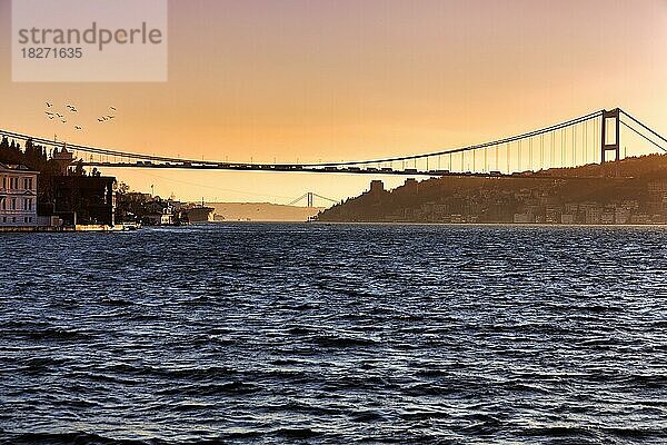 Fatih-Sultan-Mehmet-Brücke  Sonnenuntergang  Bosporus  Sariyer  Istanbul