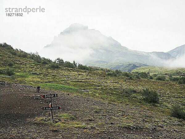 Hinweistafeln auf Wanderweg  Isländisches Hochland  Þórsmörk  Suðurland  Island  Europa