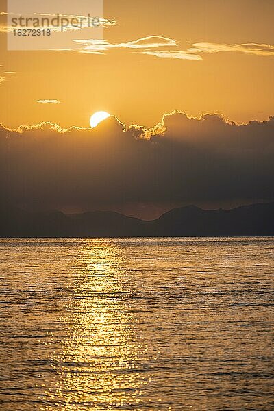 Sonnenuntergang über dem Meer  Südliche Ägäis  Griechenland  Europa