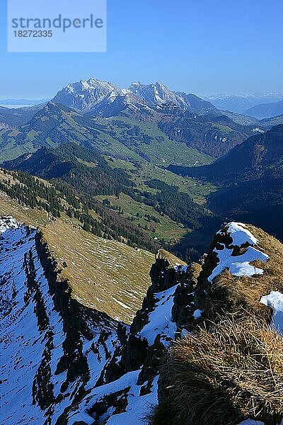 Bergwanderung auf den Speer 1950 m  im Toggenburg. Sicht auf das Säntismassiv.  Nesslau-Krummenau Neu St. Johann  St. Gallen  Schweiz  Europa