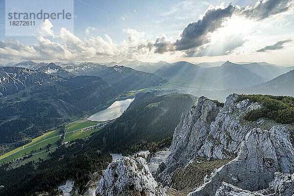 Haldensee und Tannheimer Berge  Allgäuer Alpen  Tirol  Österreich  Europa