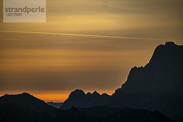 Sonnenaufgang über Lechtaler Alpen  Namlos  Reutte  Lechtal  Außerfern  Tirol  Österreich  Europa