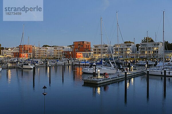 Hafen am Priwall  Travemünde  Lübeck  Ostsee  Schleswig-Holstein  Deutschland  Europa