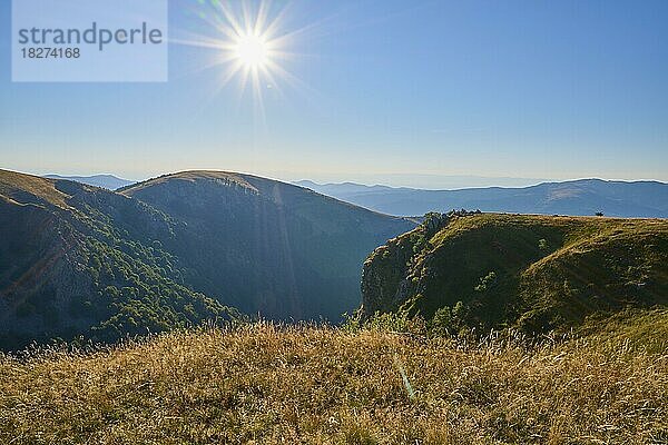 Bergkette  Bergkam  morgen  Sonne  Sommer  Hohneck  La Bresse  Vogesen  Elsass-Lothringen  Frankreich  Europa