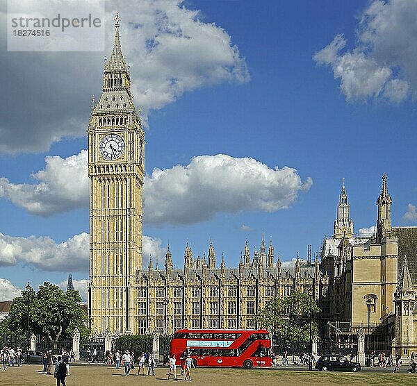 Uhrturm Big Ben  Westmister Palast  Doppeldecker Busse  London  England  Großbritannien  Europa
